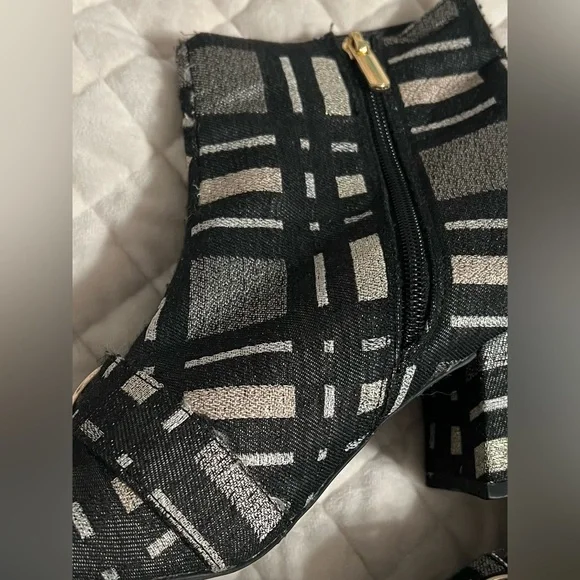 Bleecker & Bonds Boots - Picture 4 of 8